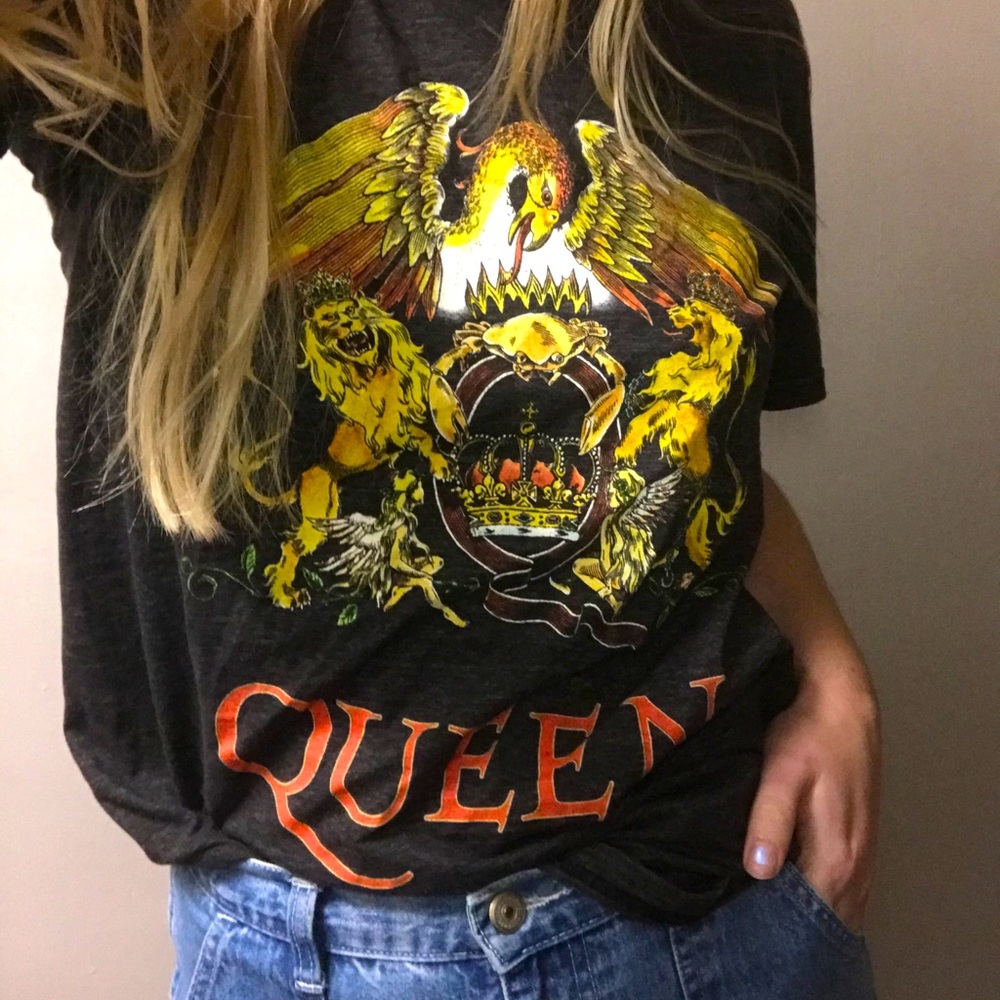 Queen T Shirt ⭐️🌞💫
